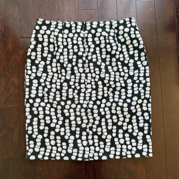 Ann Taylor Factory NWT Womens Skirt Sz 6P Black White Floral Knee Length Pencil - Picture 3 of 7